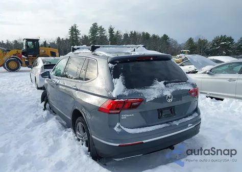 2020 Volkswagen Tiguan 2.0T Se/2.0T Se R-Line Black/2.0T Sel z USA, uszkodzony, nr VIN 3VV2B7AXXLM065092